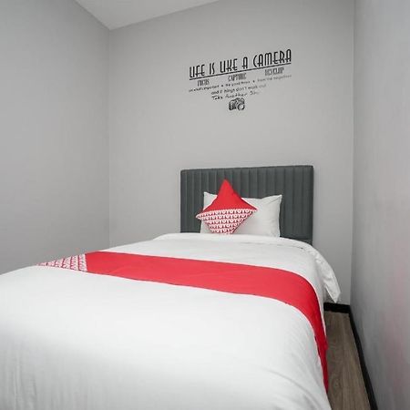 Oyo 568 Rajawali Homestay Palembang Exteriör bild