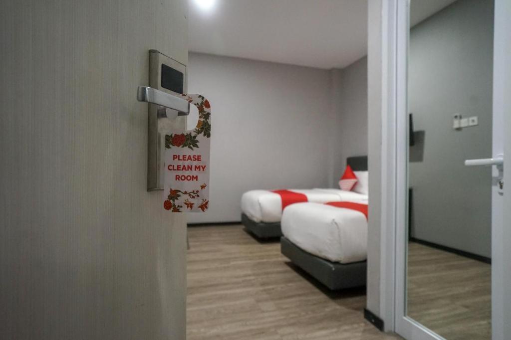 Oyo 568 Rajawali Homestay Palembang Exteriör bild
