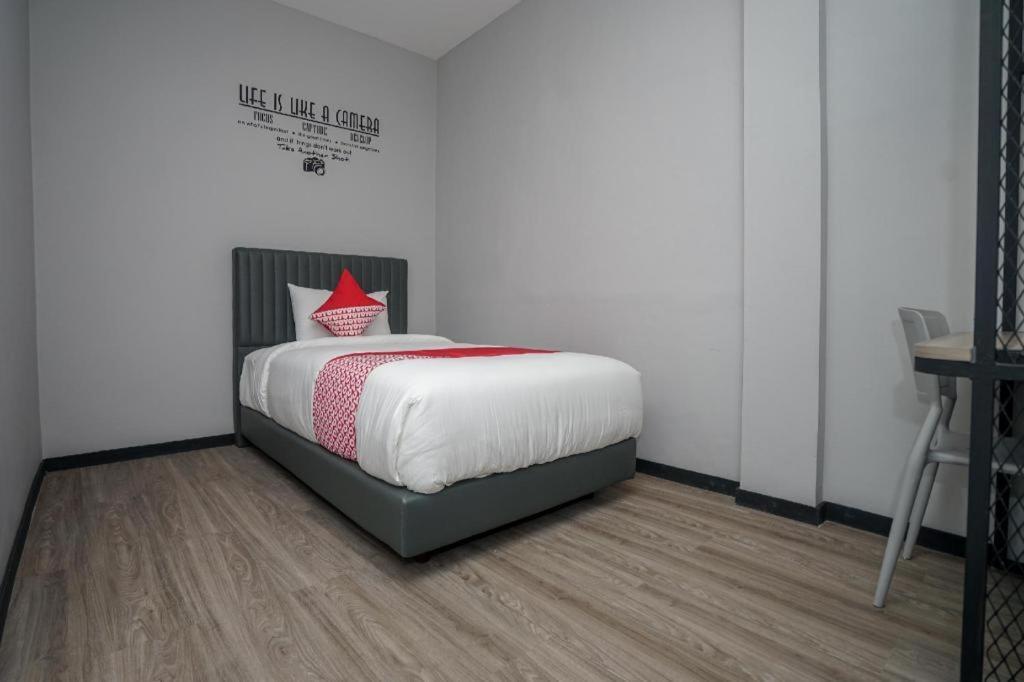 Oyo 568 Rajawali Homestay Palembang Exteriör bild