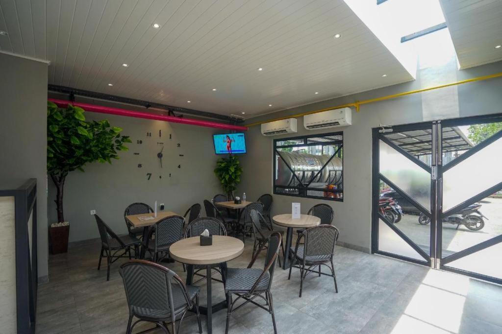 Oyo 568 Rajawali Homestay Palembang Exteriör bild