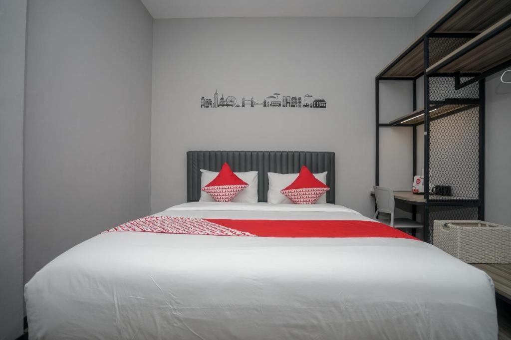 Oyo 568 Rajawali Homestay Palembang Exteriör bild