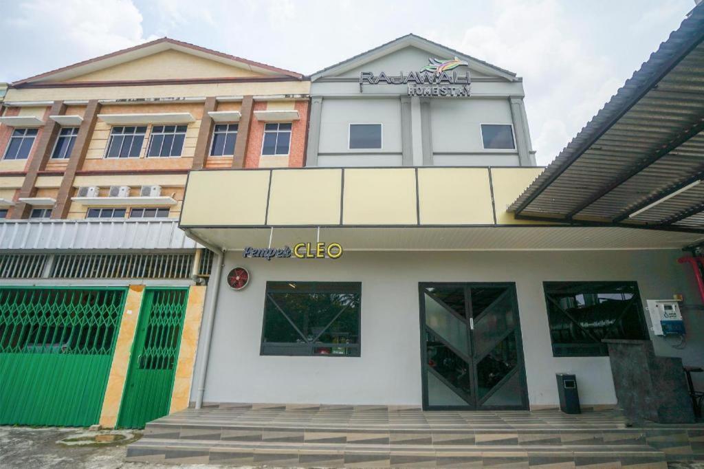 Oyo 568 Rajawali Homestay Palembang Exteriör bild
