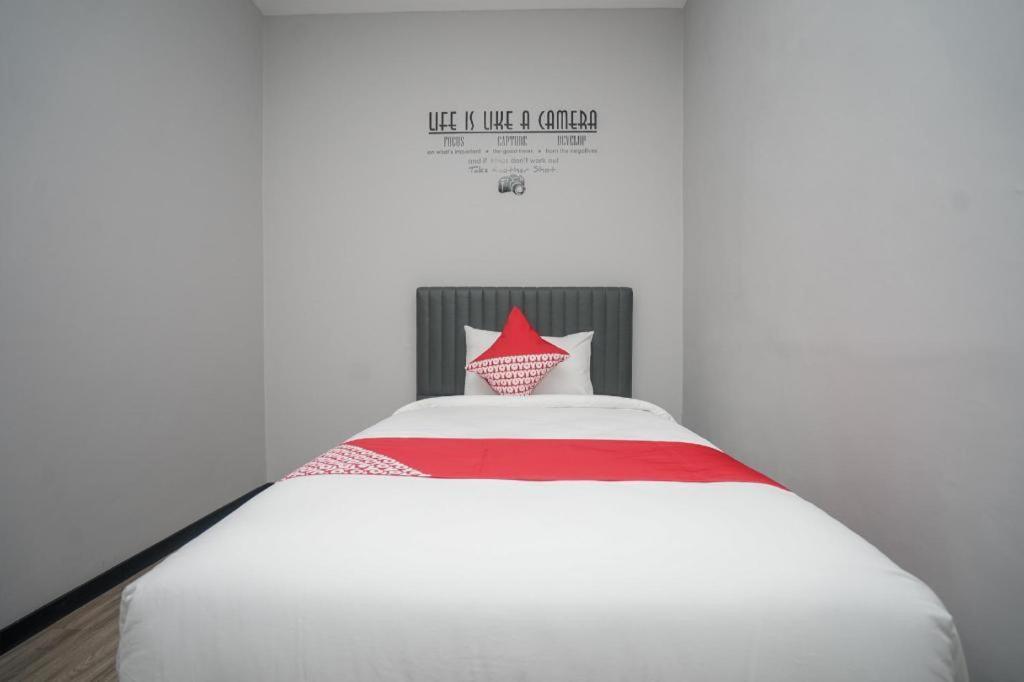 Oyo 568 Rajawali Homestay Palembang Exteriör bild
