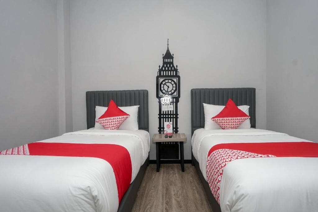 Oyo 568 Rajawali Homestay Palembang Exteriör bild