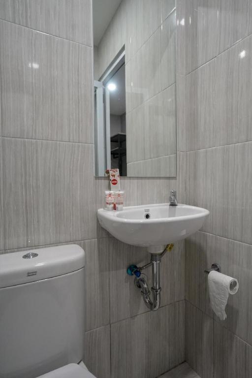Oyo 568 Rajawali Homestay Palembang Exteriör bild