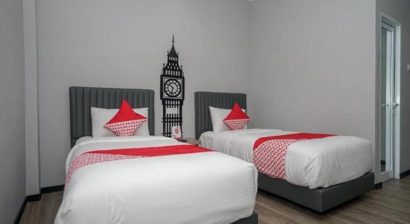 Oyo 568 Rajawali Homestay Palembang Exteriör bild