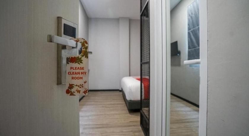 Oyo 568 Rajawali Homestay Palembang Exteriör bild